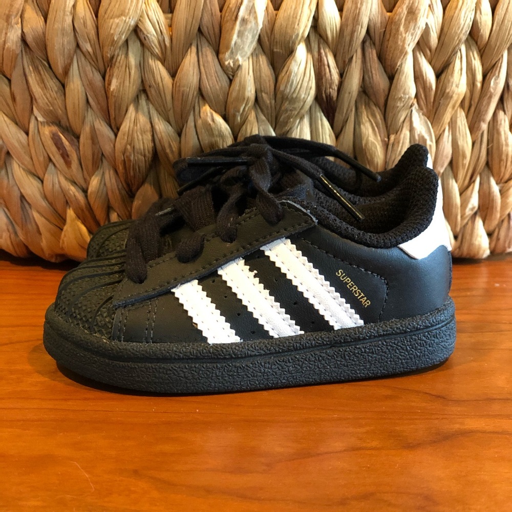 Adidas Superstar sneakers toddler Size 4